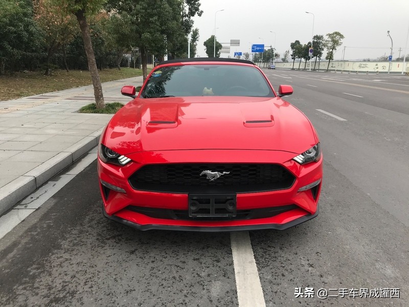 福特野马敞篷开启效果,平民跑车野马多少钱