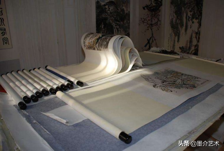 书画装裱用的钢化膜装裱过程,分析传统书画装裱艺术与机器装裱