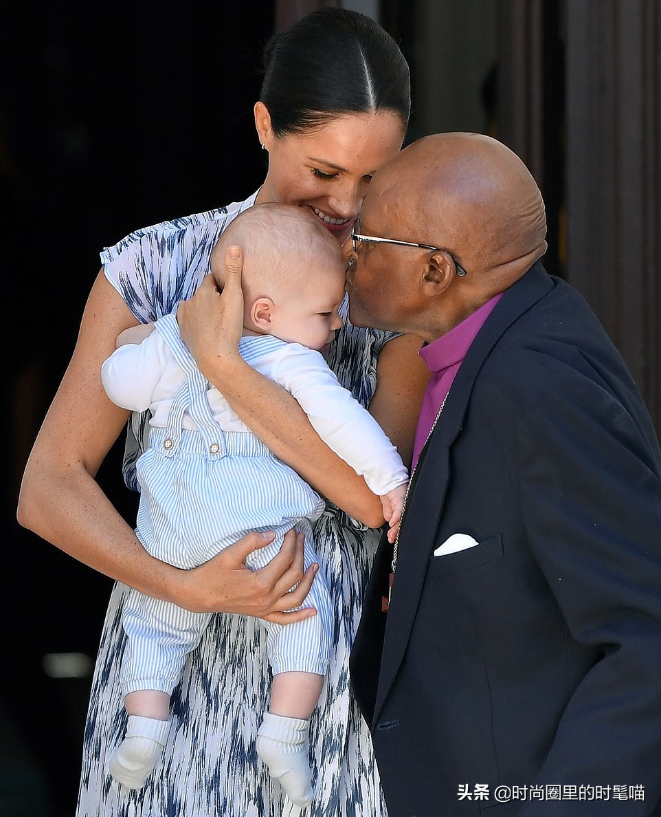 梅根身着绿裙清新靓丽,哈里王子梅根穿衣搭配