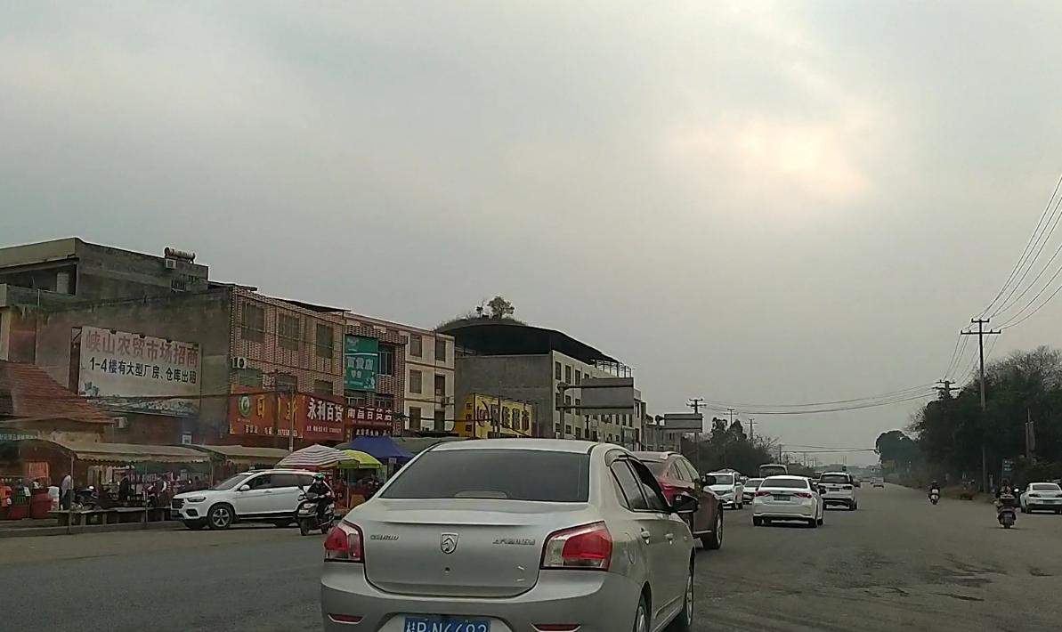 第一次走贵港峡山这条路,感觉和贵港-八塘那条路有得一拼