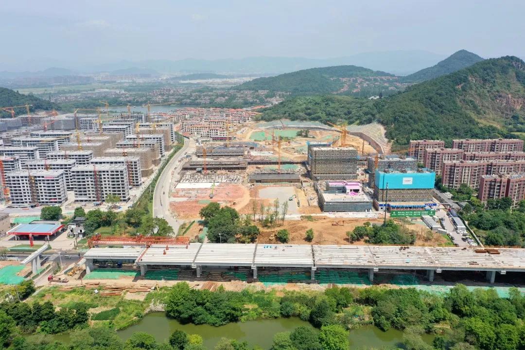 万科大溪谷旁的蓝月春晓怎样,大溪谷和新湖蓝月春晓哪个好