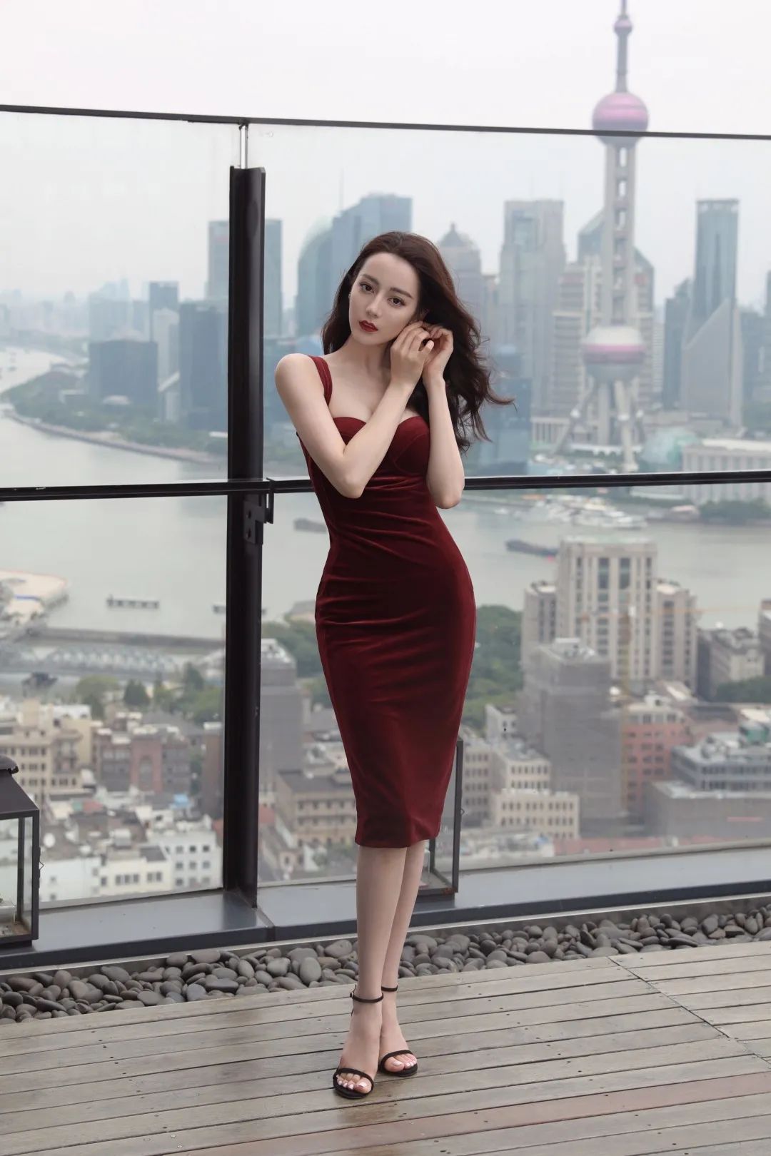 炸上热搜的她，说一句人间绝色不过分吧？