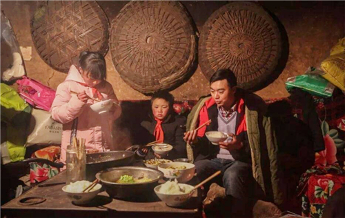 冰花男孩王福满的照片,冰花男孩王福满