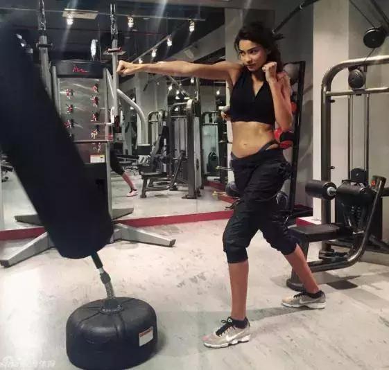 32岁的李成敏被称为亚洲第一美女,亚洲第一美人李成敏健身照片