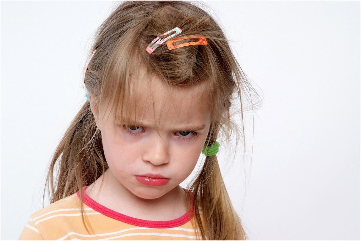 女儿暴躁的脾气怎么教育,跟孩子讲道理都不听怎么教育