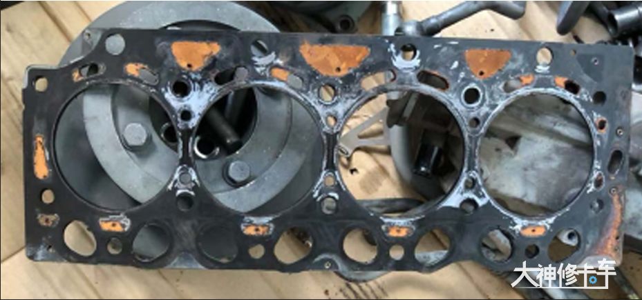 发动机压力过大冷却液一直漏水,发动机冷却液出问题了要修多久