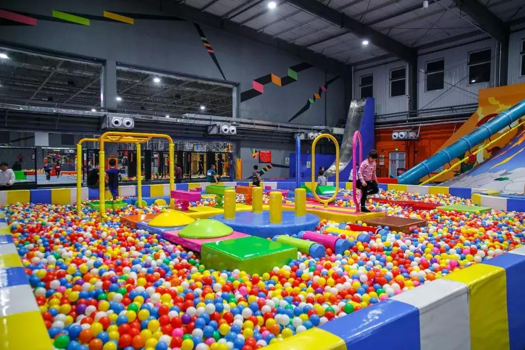 让全家老少玩上瘾的巨型嗨玩基地，1周年店庆活动炸翻全场！