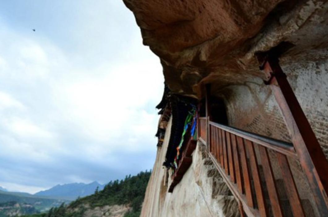 马蹄寺三十三天石窟因何得名,马蹄寺有个三十三天石窟