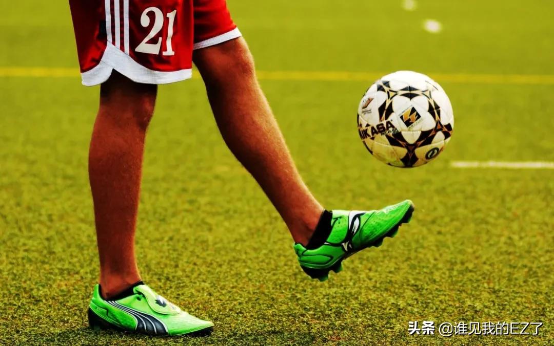 学足球是先练颠球还是先练球感,足球颠球能提升球感吗