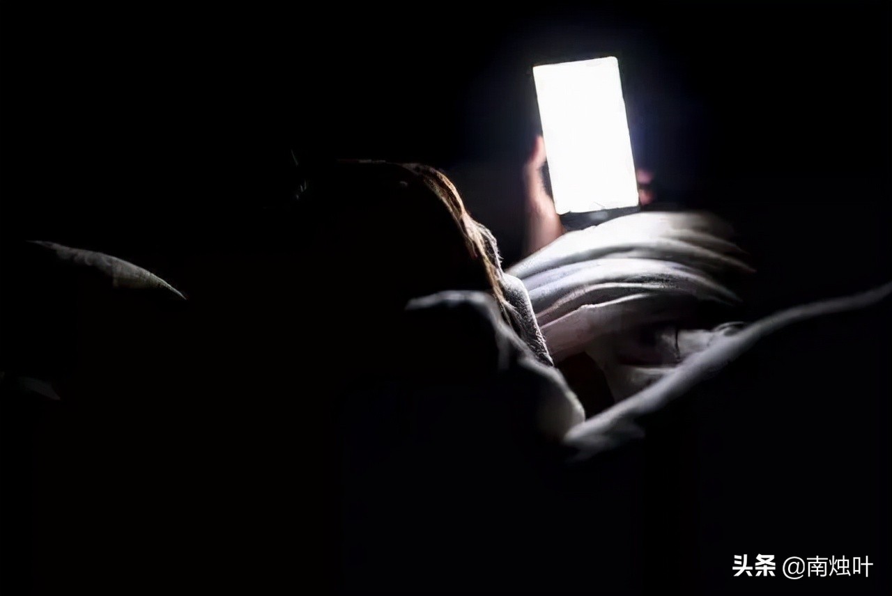 40岁白头发突然增多怎么治,青少年头发少怎么才可以增多