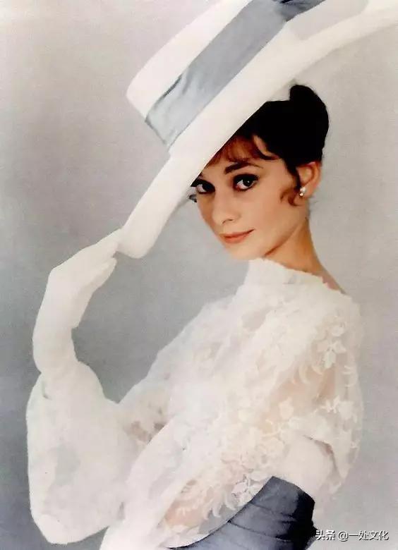 奥黛丽赫本穿搭风,奥黛丽赫本经典帽子穿搭