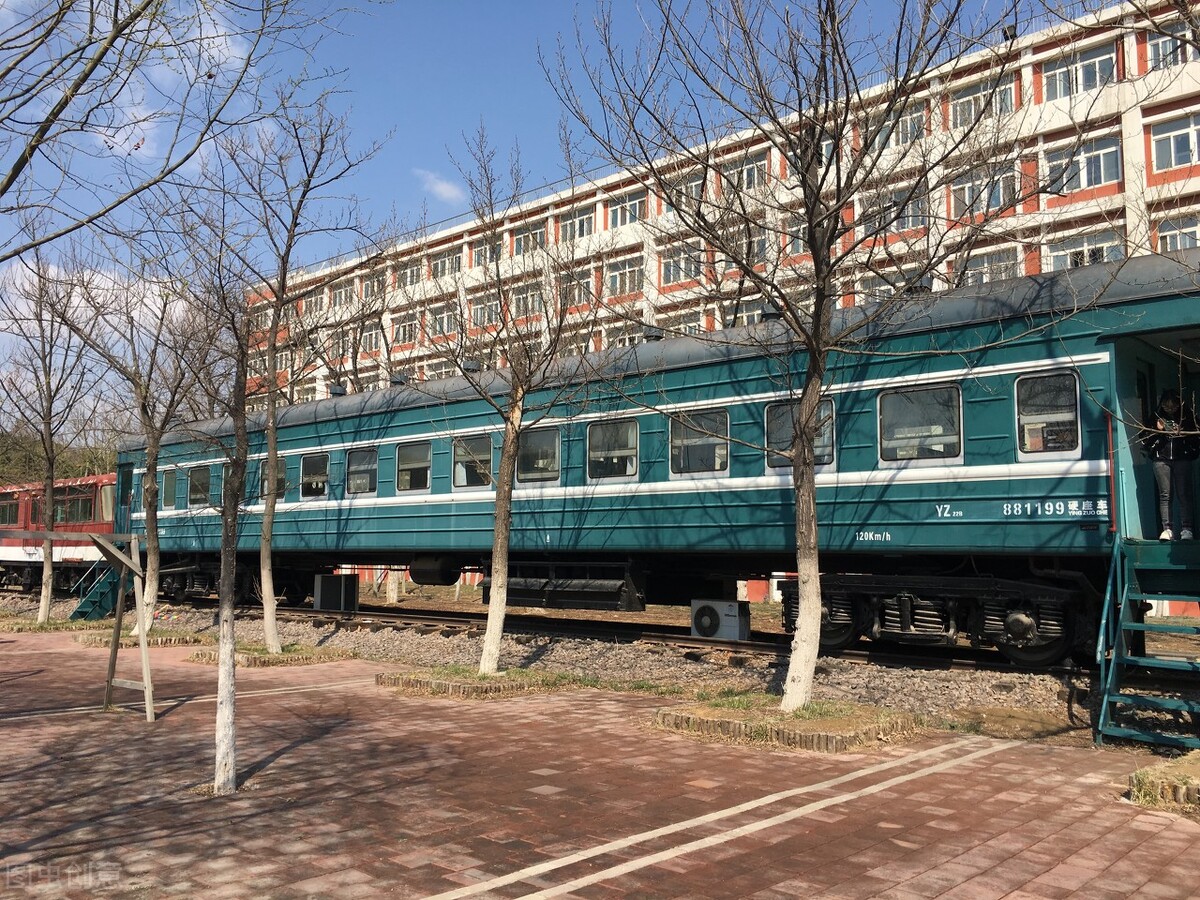 考大学考不到300分能考什么学校,高考300分上什么学校好就业