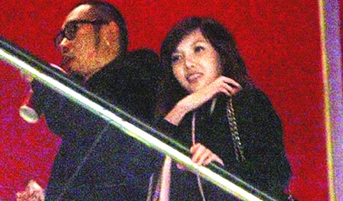 女歌手流产经历,痛心32岁女网红明星坠崖