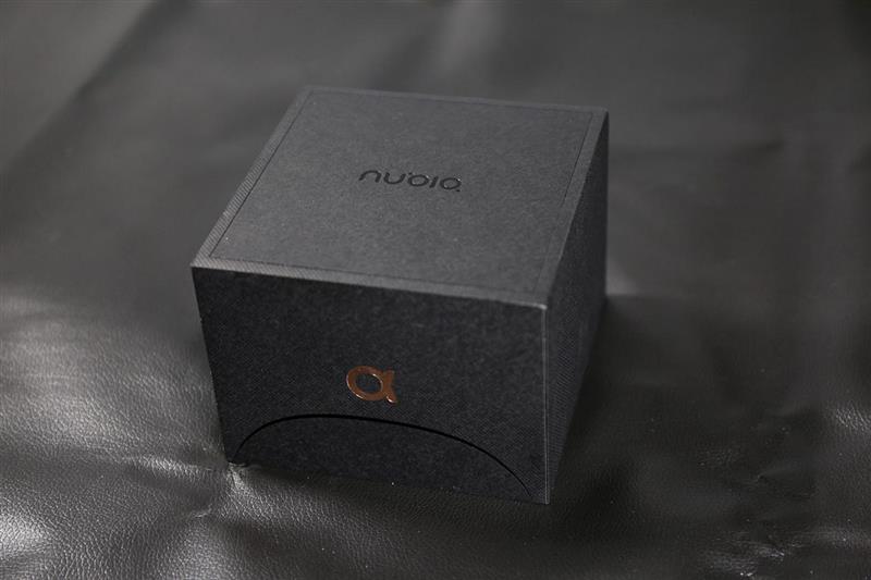 厉害啦！折叠屏努比亚腕机阿尔法评测：钢铁侠的技能被它实现