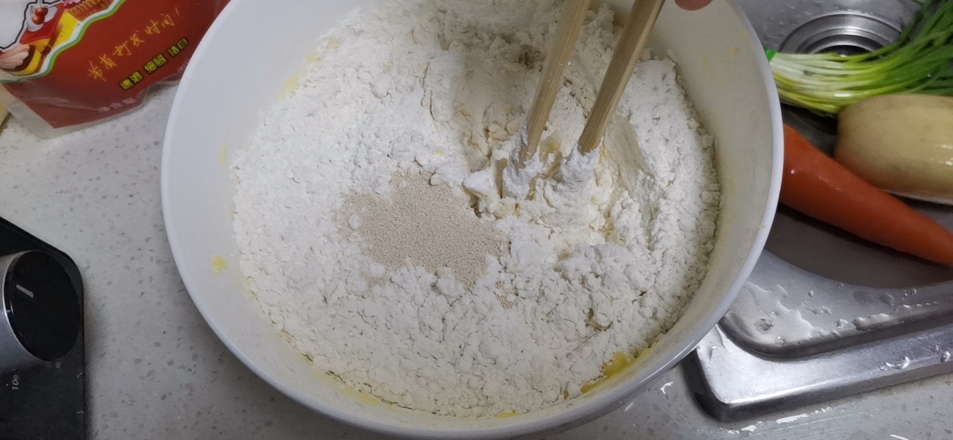 包子蒸回缩包子皮是苦的,蒸出来的包子发硬死面