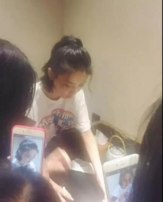 送全套化妆品，写C语言互动……这届明星的宠粉手段也太高了吧