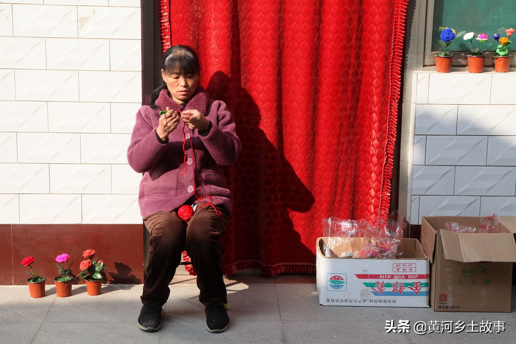 农民大姐手工编织视频,手工编织草花盆全过程