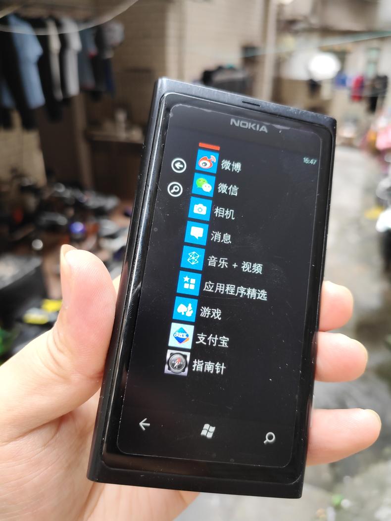 闲鱼诺基亚808多少钱,诺基亚lumia8003.5寸经典怀旧
