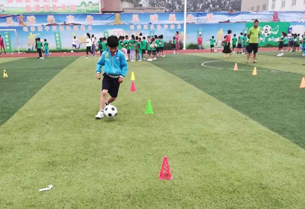 点赞足球中超,小学足球点赞