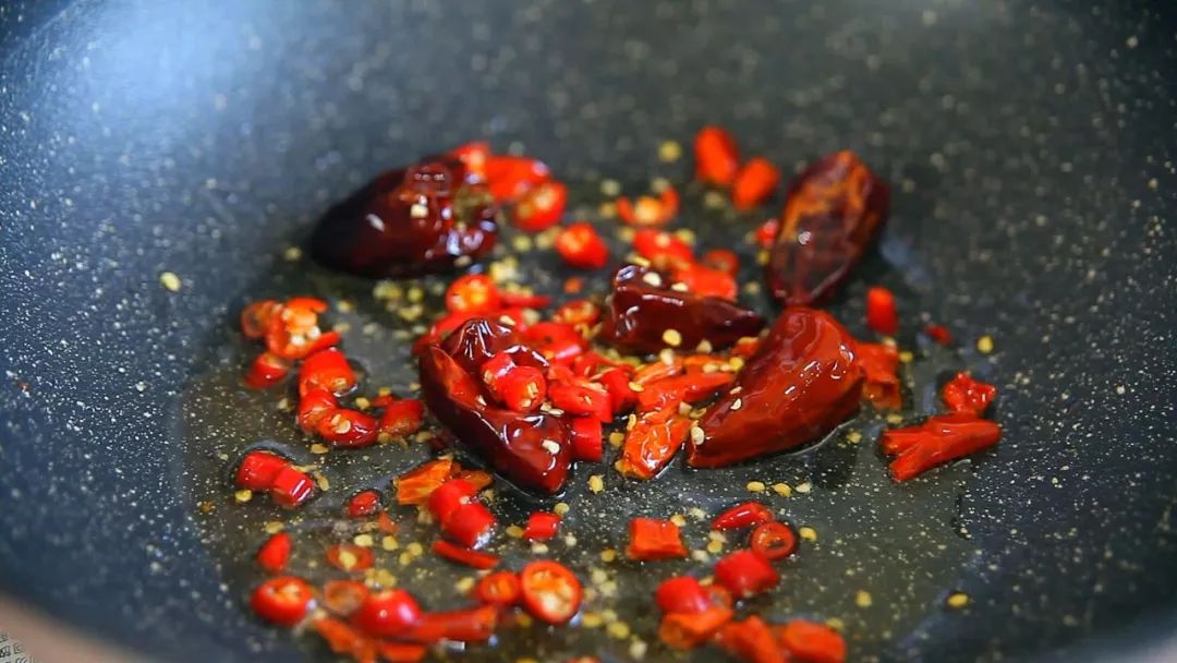 海鲜正当时,辣炒蛏子怎么做好吃又简单视频