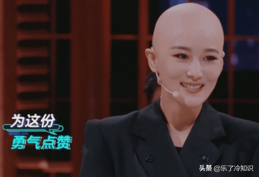 张馨予霸气造型图,张馨予这泡面头造型还挺美的