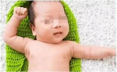 宝宝脑袋前倾立不住怎么回事,孩子脑中轴偏移是怎么回事