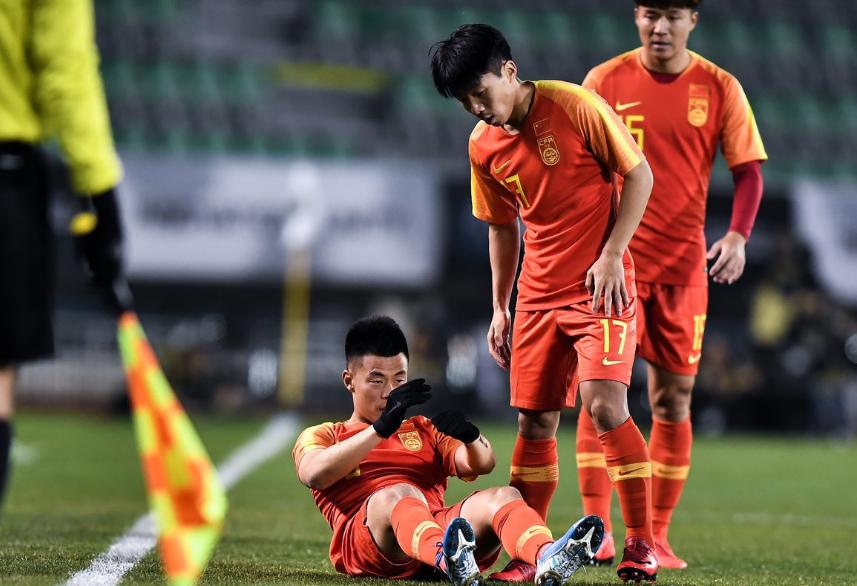 国足完败日本,国足0-3不敌韩国3个进球瞬间