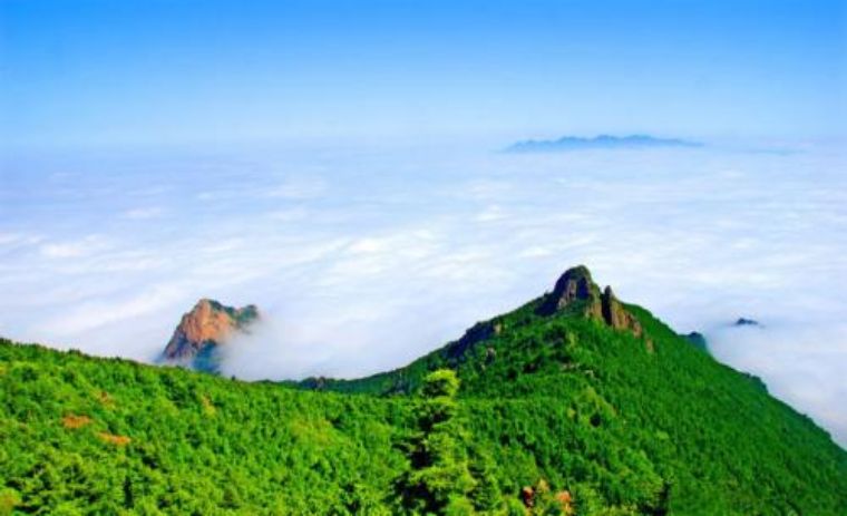 那里夏季平均气温只有21.3℃，被称为“深呼吸小城”“天然氧吧”