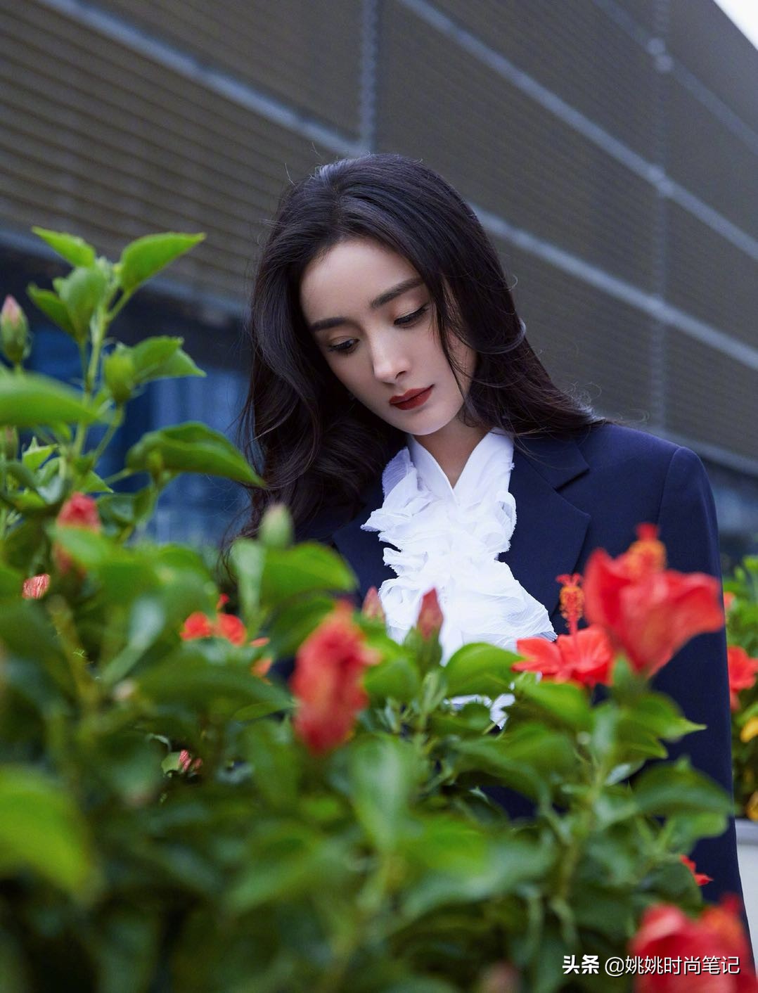 杨幂雅诗兰黛直播高定,杨幂雅诗兰黛活动造型