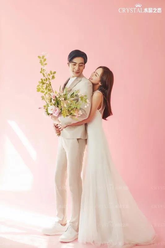 影楼法式内景实景图片,白纱内景婚纱照韩式极简