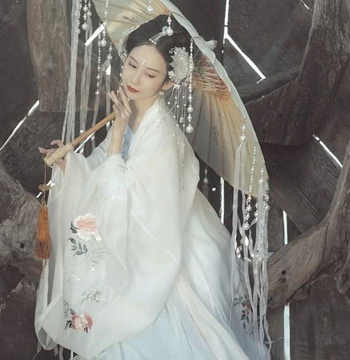 女生穿汉服和男生也穿汉服,为什么穿汉服的大多是女生