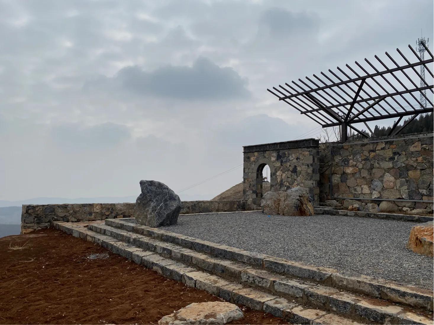 【初三】14、墙外看太行山中"云上的院子"依然很美