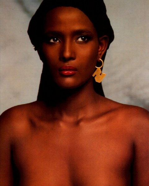 *暴强**、割礼、逼婚的沙漠之花：对女性不公的“割礼”说“不”