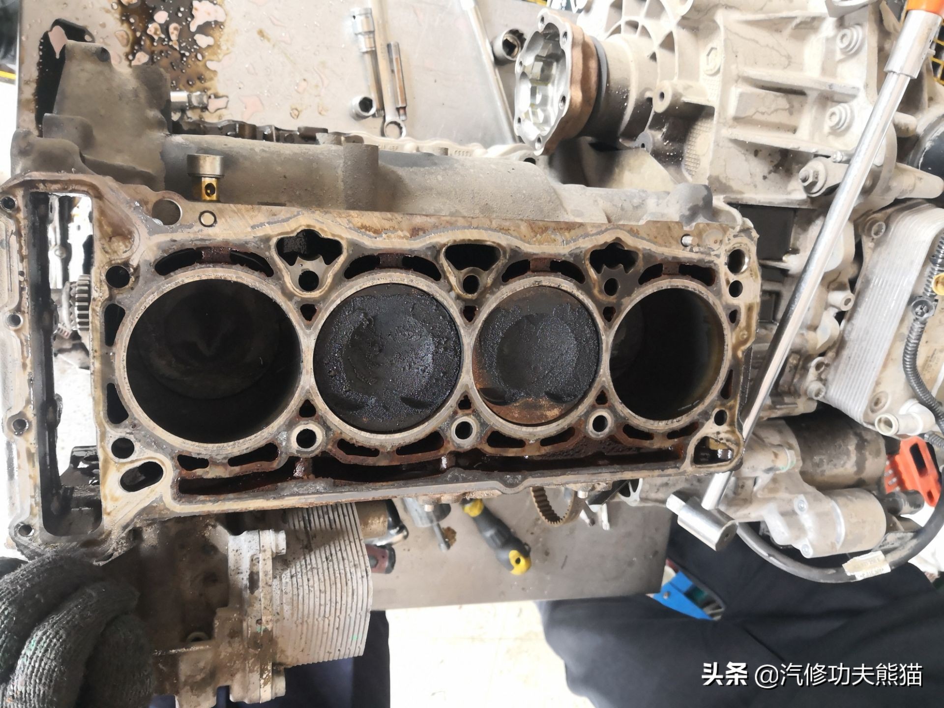 大众cc烧机油一般问题出现在哪里 (大众cc烧机油是什么表现)