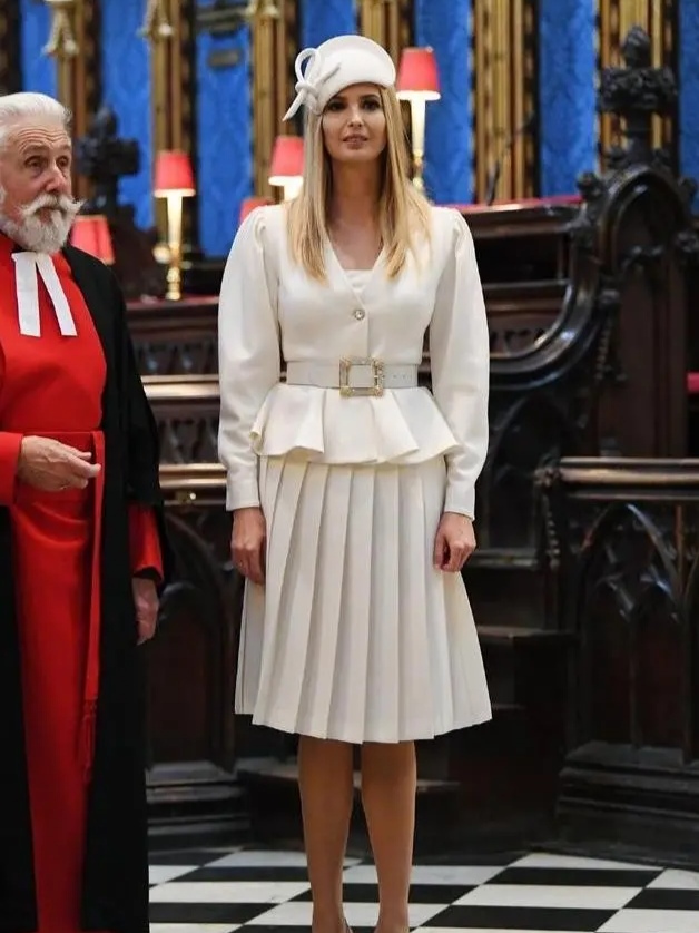 伊万卡穿露脐装图片,伊万卡最新亮相穿得太少女了