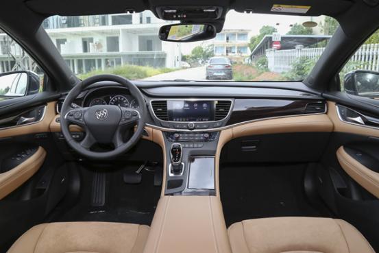 越自己的级让别人“越位”，买B级车价格的别克君越，有多香？