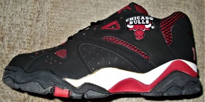 CONVERSENBA队徽鞋，中国鞋迷的篮球鞋启蒙圣物