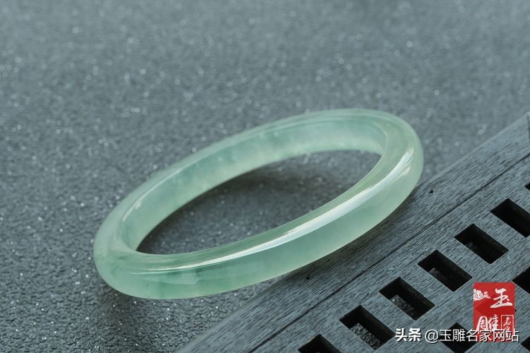 翡翠冰糯种什么样的好,翡翠冰糯种带点紫