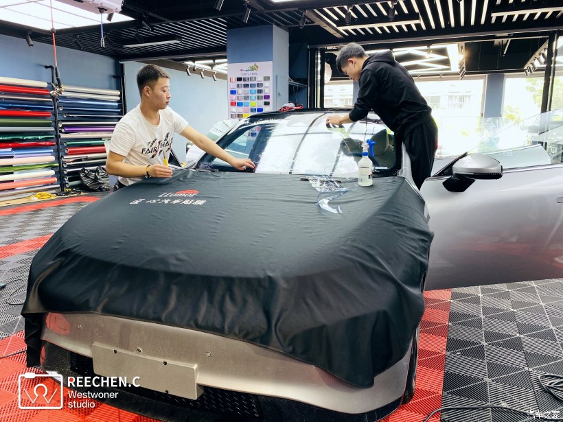 想给爱车贴膜不知道上哪去,教大家怎么给自己爱车贴膜