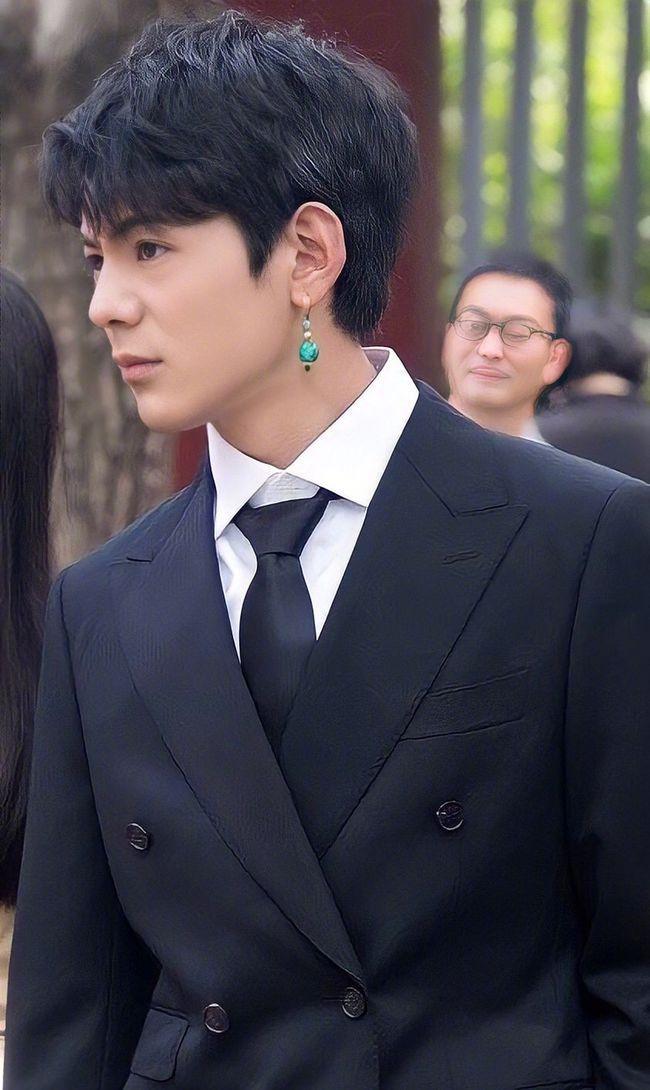 丁真综艺最新消息,丁真综艺首秀上演大型圈粉现场