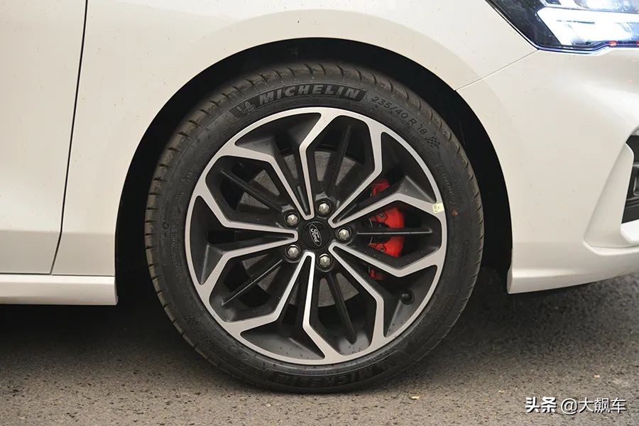 现在的福克斯是几缸,福克斯为什么变得不一样