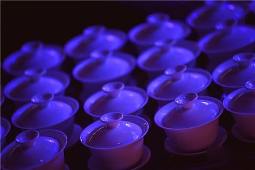 重庆贰麻酒馆哪家好,贰麻酒馆重庆南滨路店人多吗