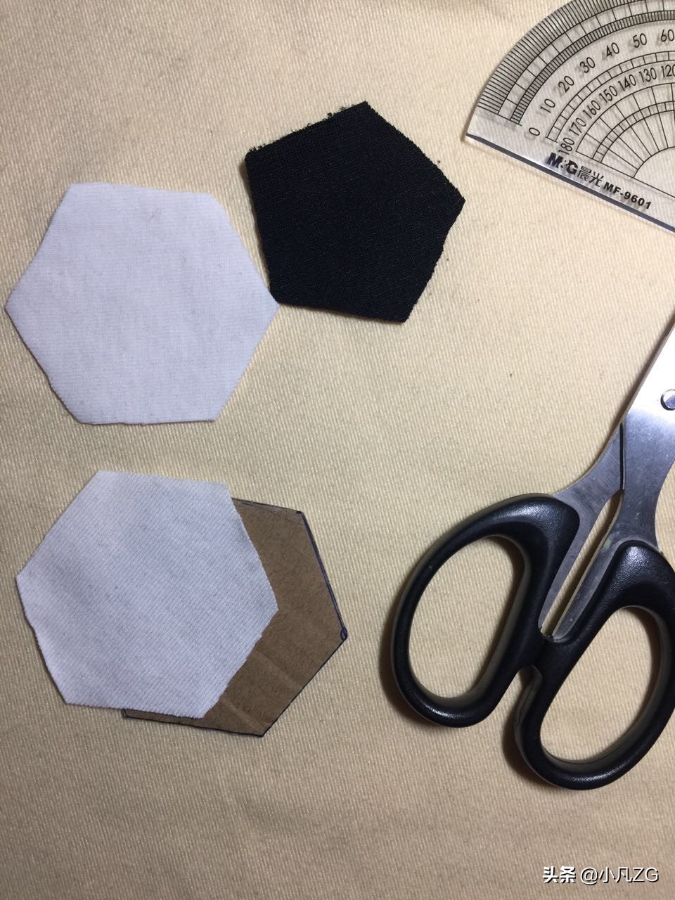 如何利用废旧衣物做足球,废旧材料制作足球元素衣服