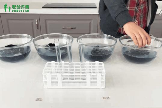 牛仔裤盐水泡多久不掉色,新买的牛仔裤浸泡用醋精可以吗