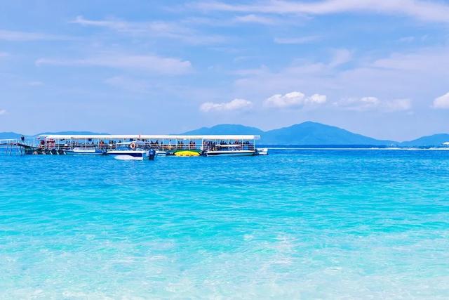 三亚凤凰岛夏天玩不够，住地标酒店，吹海风赏海景，学生*党**都夸好