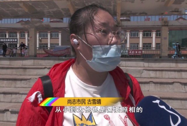 影楼改名再注销后，顾客充值的钱退不了，前后两任老板互相推脱