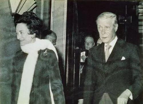 不佩戴金银珠宝,不佩戴贵重首饰