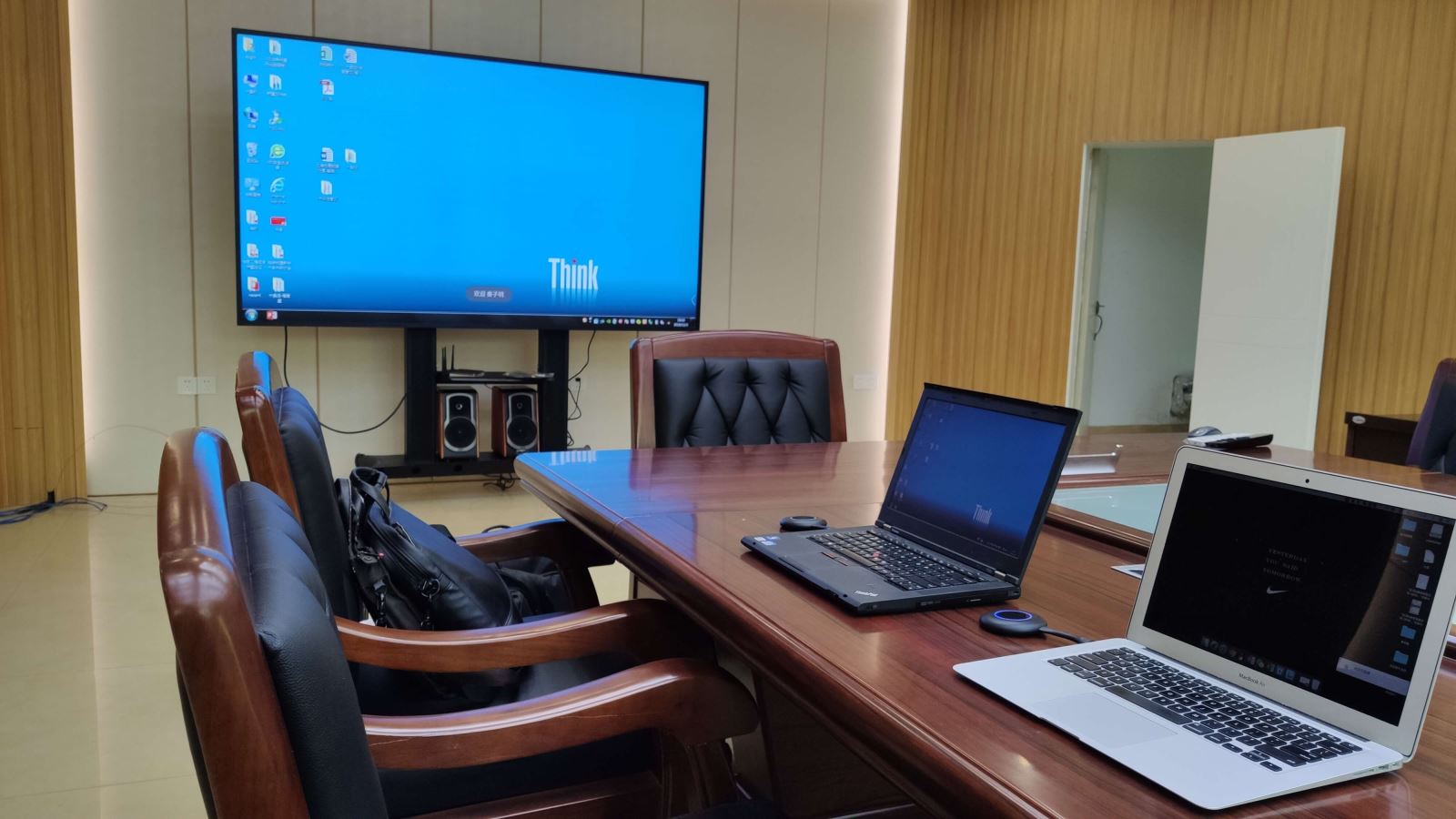 thinkpad如何连接投影,thinkpad通过哪个口连接投影仪