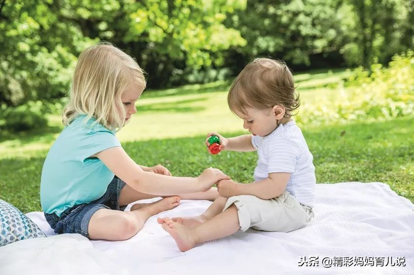 10个月的宝宝为什么还有枕秃,10个月宝宝枕秃一圈