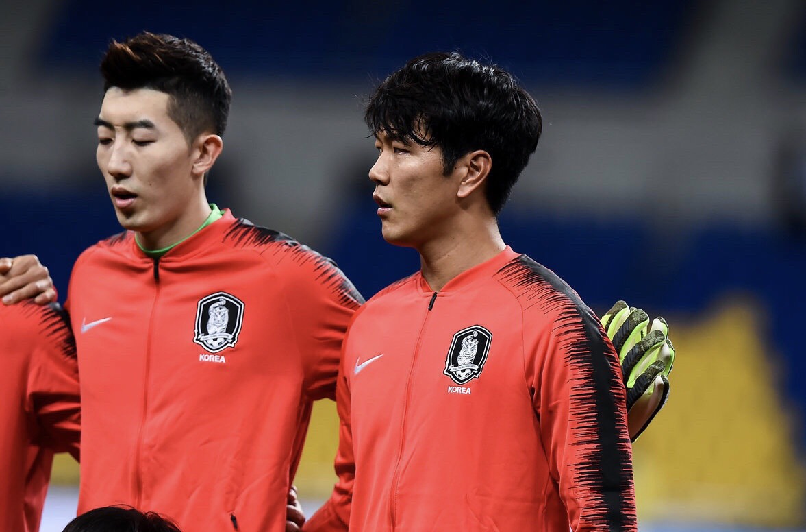 国足0-3韩国后卫解围,国足韩国0-3国足射门